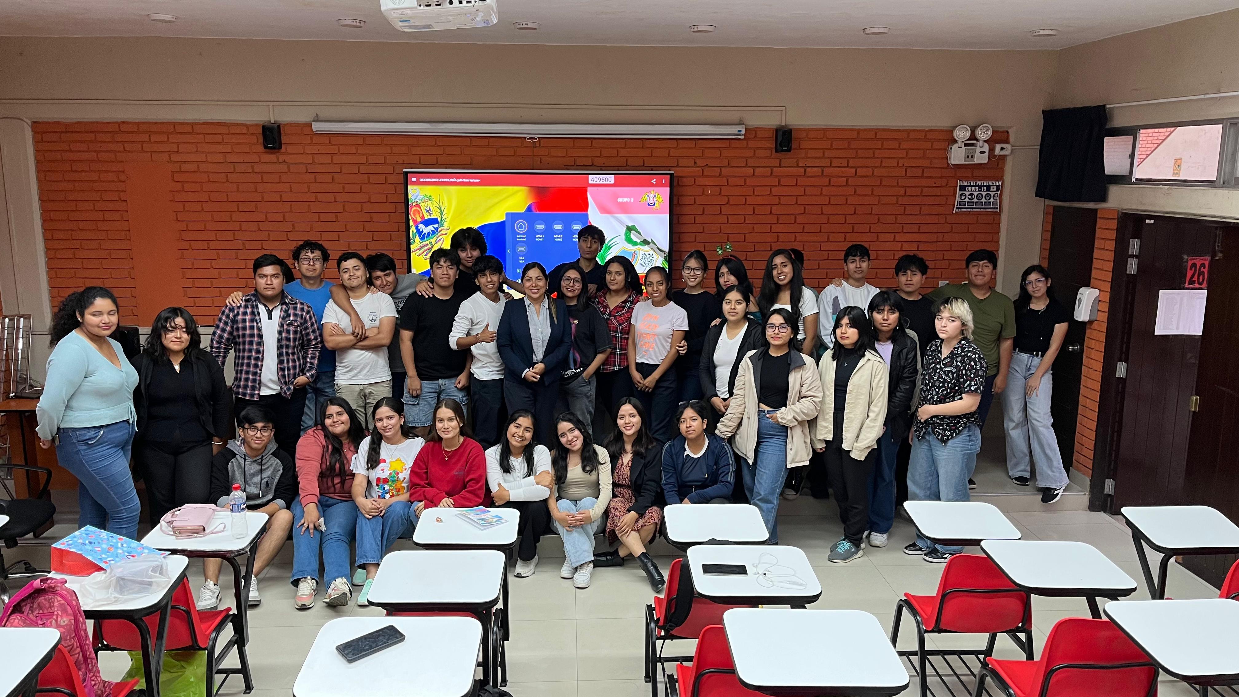 Montañas rocosas al atardecer