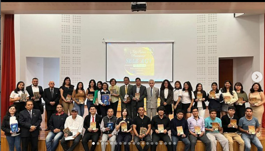 Persona caminando en el desierto