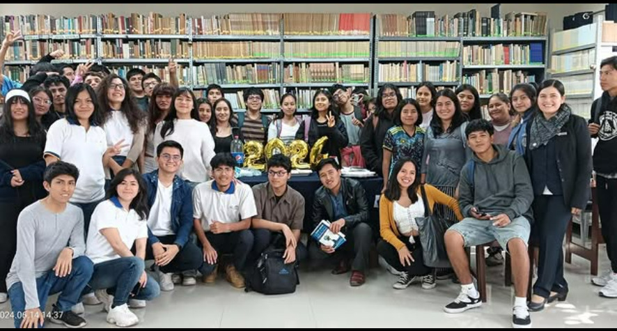 Montañas rocosas al atardecer